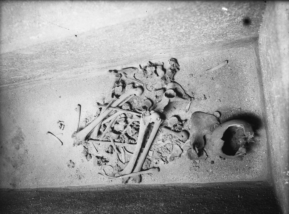 body-of-meresankh-iii-in-sarcophagus-tomb.jpeg