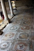 Floor_mosaics_-_Peristyle_-_Villa_Romana_del_Casale_-_Italy_2015.jpeg
