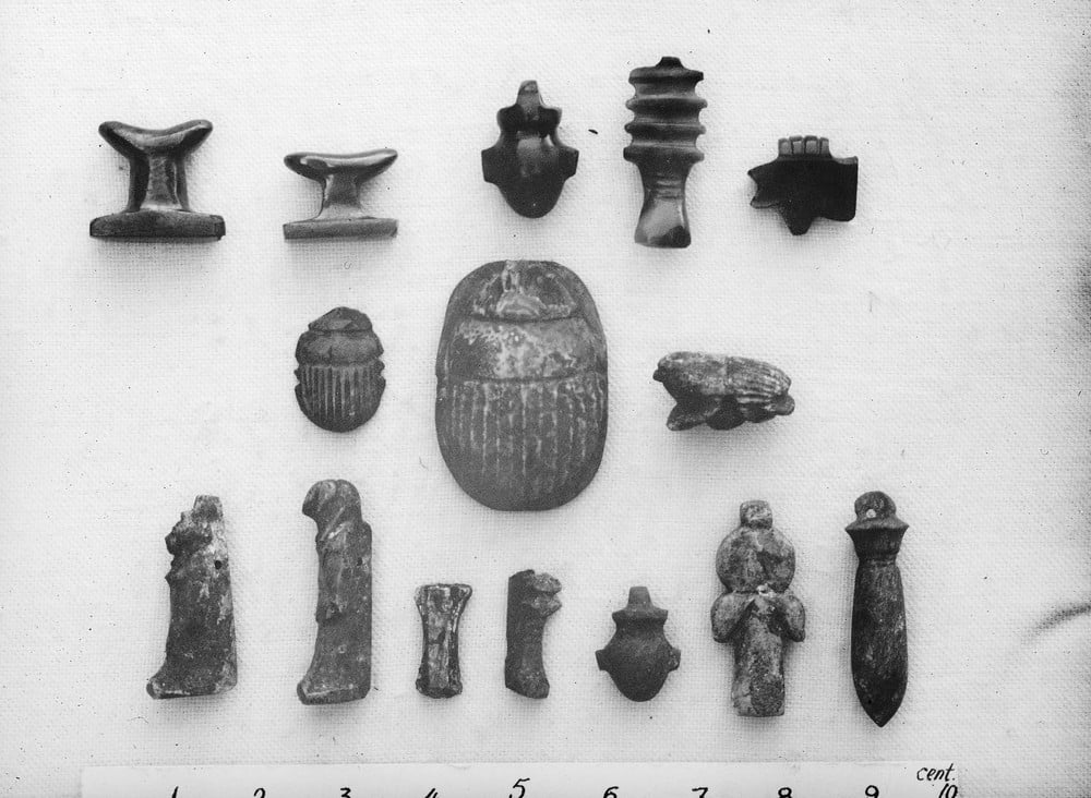 stone-and-glass-amulets-tomb-queen-meresankh-iii.jpeg