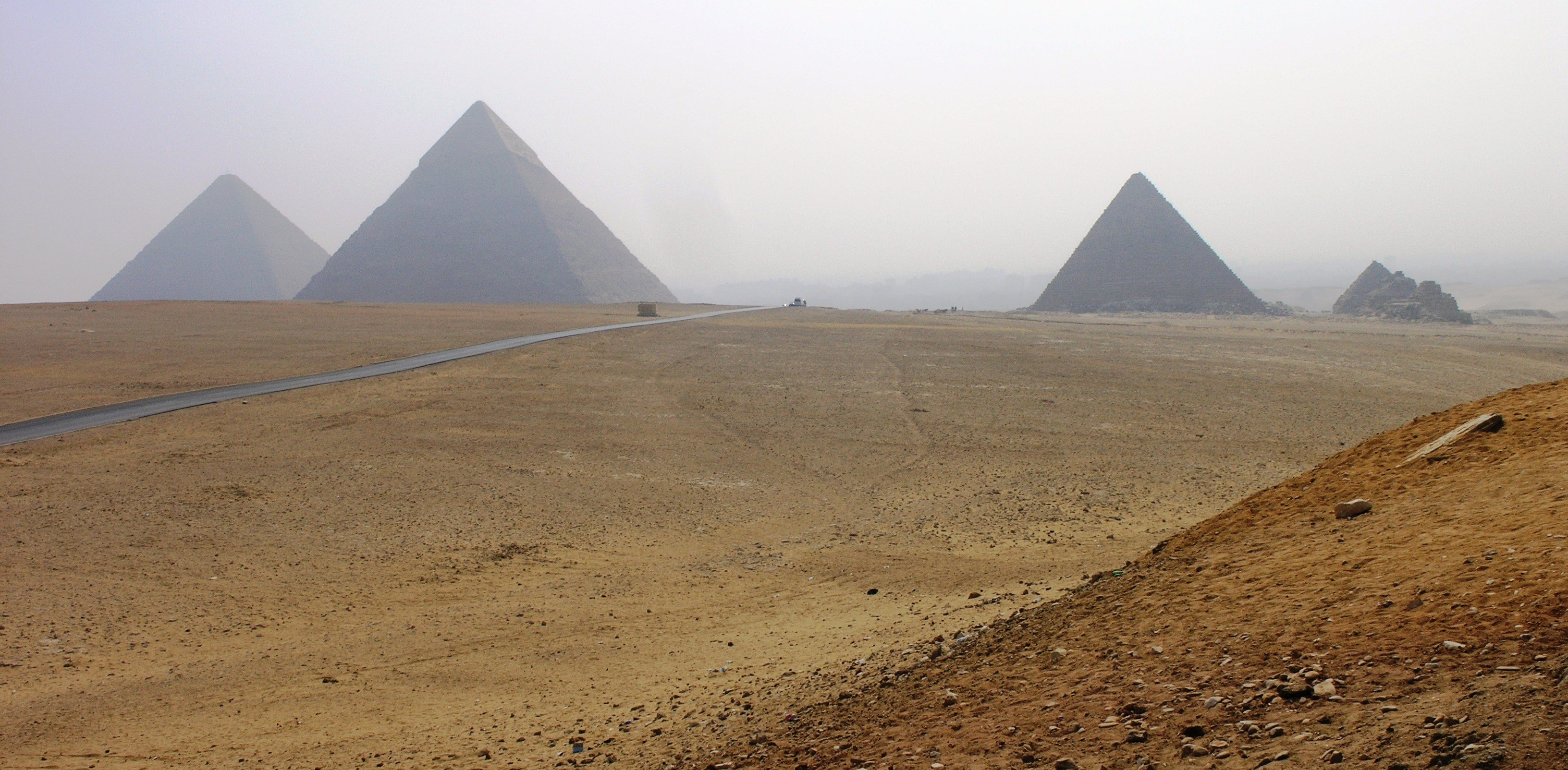 Три пирамиды плато Гизы